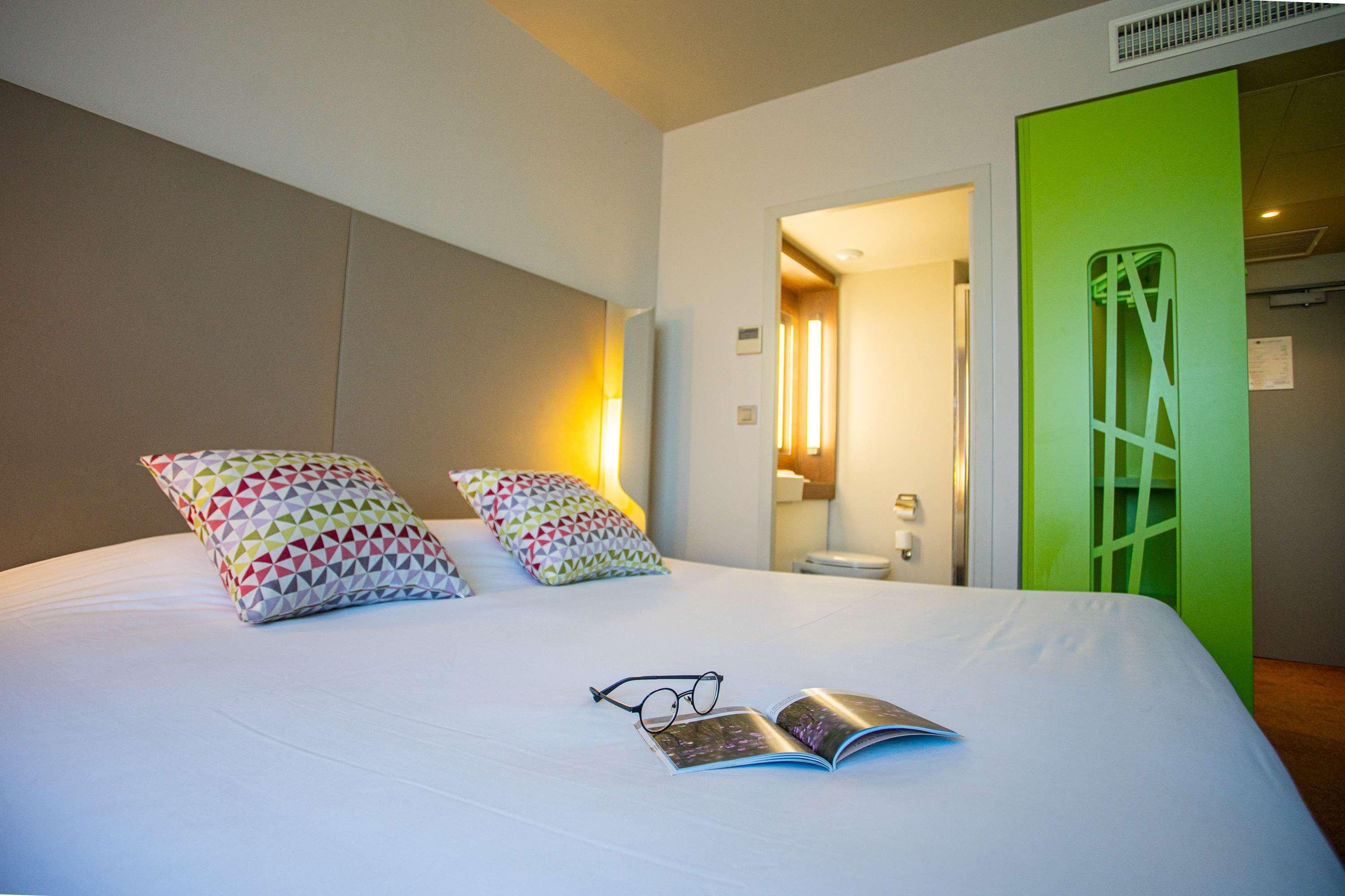Hotel Campanile Carcassonne Est - La Cite Exterior foto